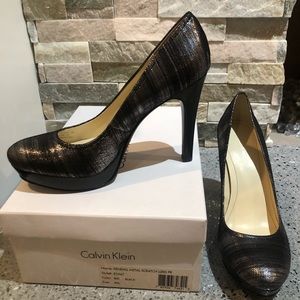 Calvin Klein KENDALL METAL pumps